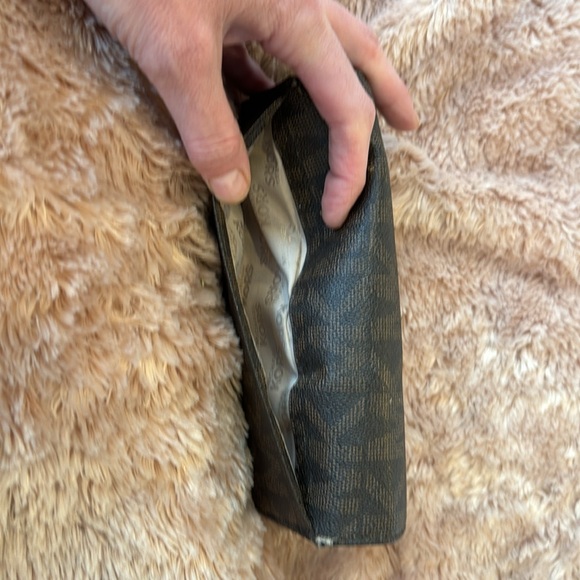 Michael Kors wallet to sell - 30$ - Picture 3 of 4
